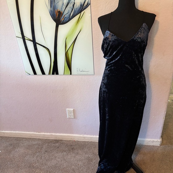 Sugarlips Dresses & Skirts - New crushed velvet dress size medium